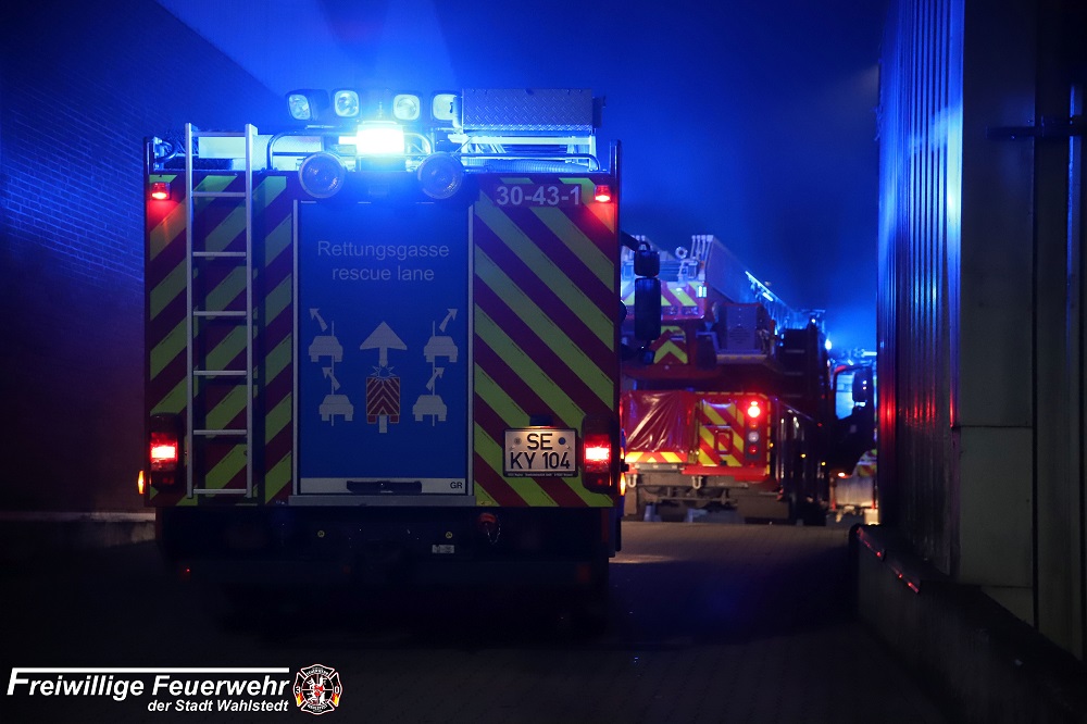 Maschinenunfall und Feuer in Wahlstedter Betrieb (Übung)